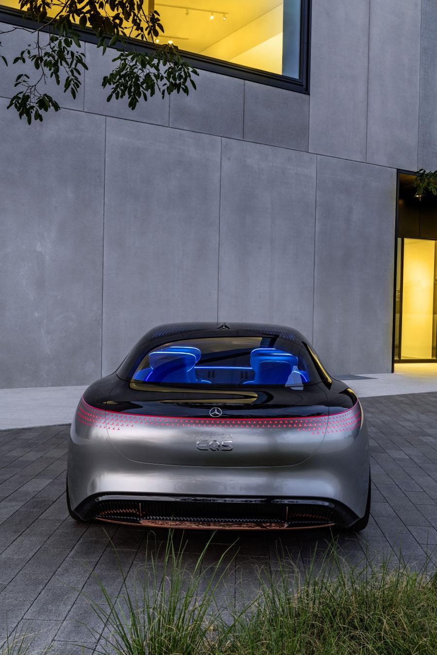  Mercedes-Benz Vision EQS 2019 года  (фото 29 из 54)